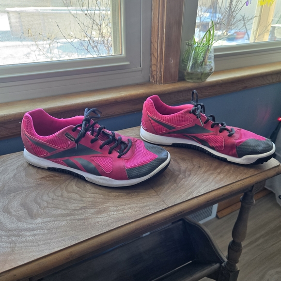 Reebok Women's Pink Athletic Shoes - Picture 2 of 4